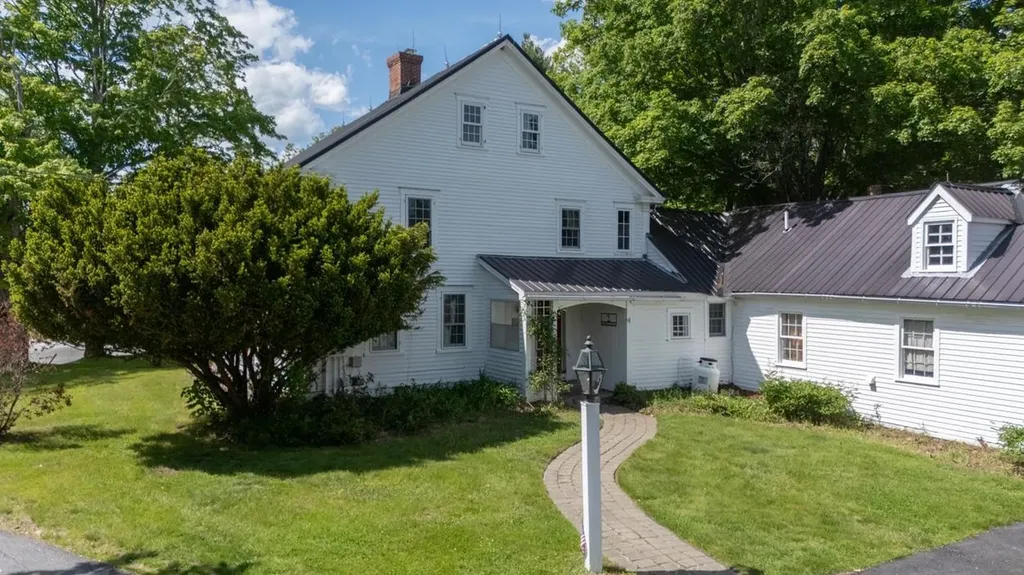 2 Raymond Road Deerfield NH 03037