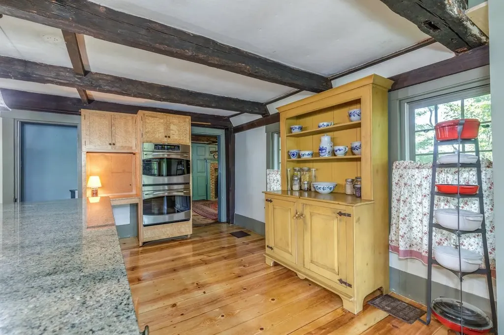 2 Raymond Road Deerfield NH 03037