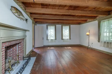 2 Raymond Road Deerfield NH 03037