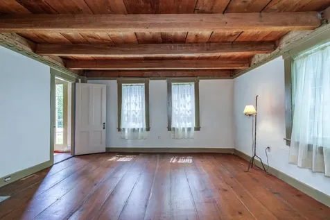 2 Raymond Road Deerfield NH 03037