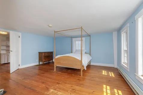 2 Raymond Road Deerfield NH 03037