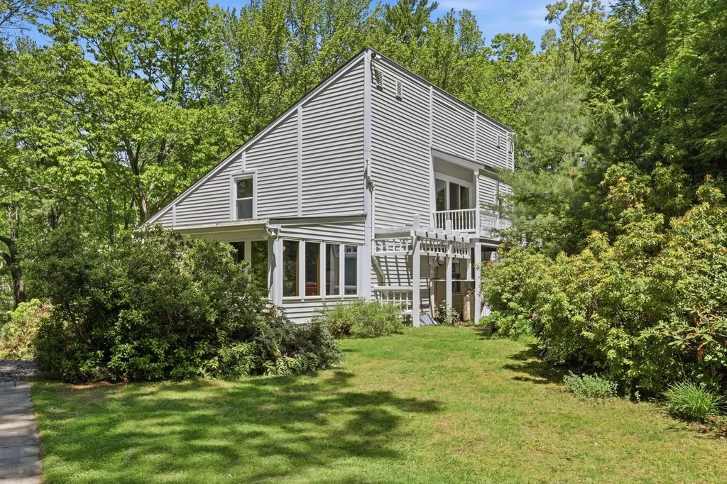 22 Hemlock Circle Sandown NH 03873