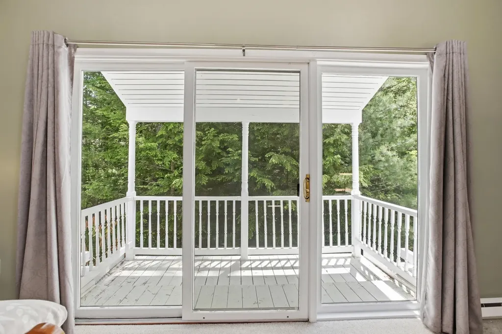 22 Hemlock Circle Sandown NH 03873