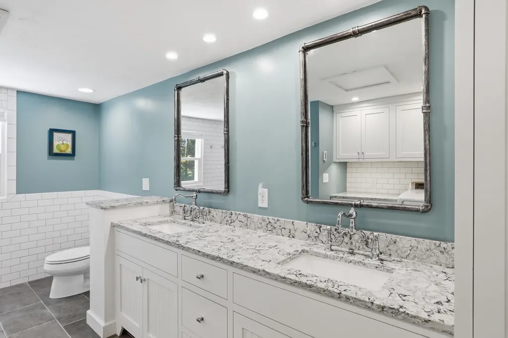 22 Hemlock Circle Sandown NH 03873