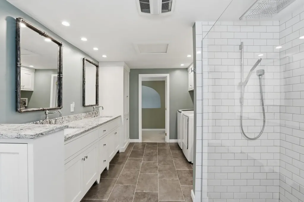22 Hemlock Circle Sandown NH 03873