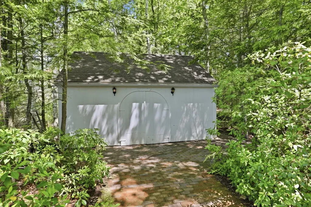22 Hemlock Circle Sandown NH 03873