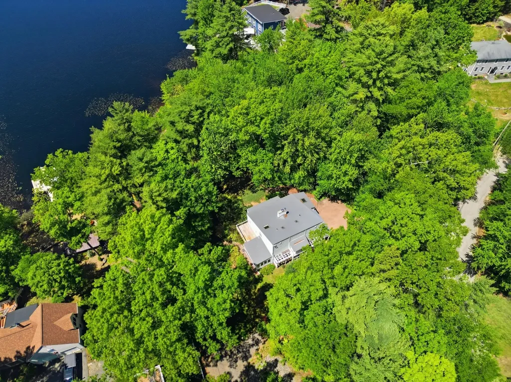 22 Hemlock Circle Sandown NH 03873