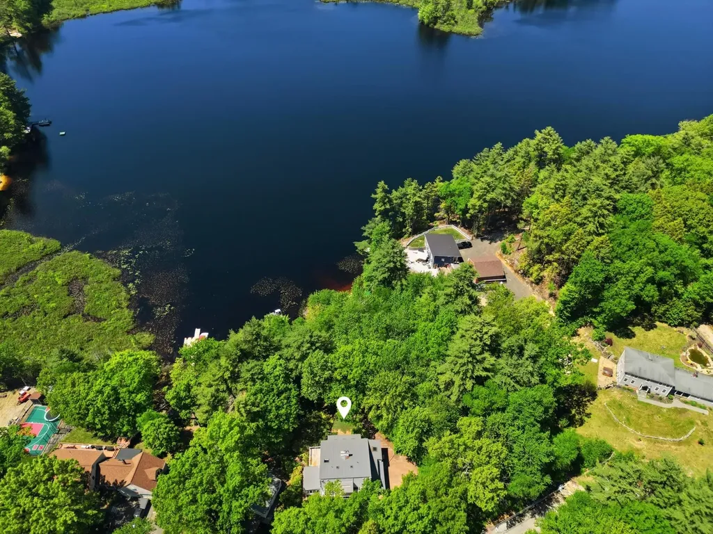 22 Hemlock Circle Sandown NH 03873