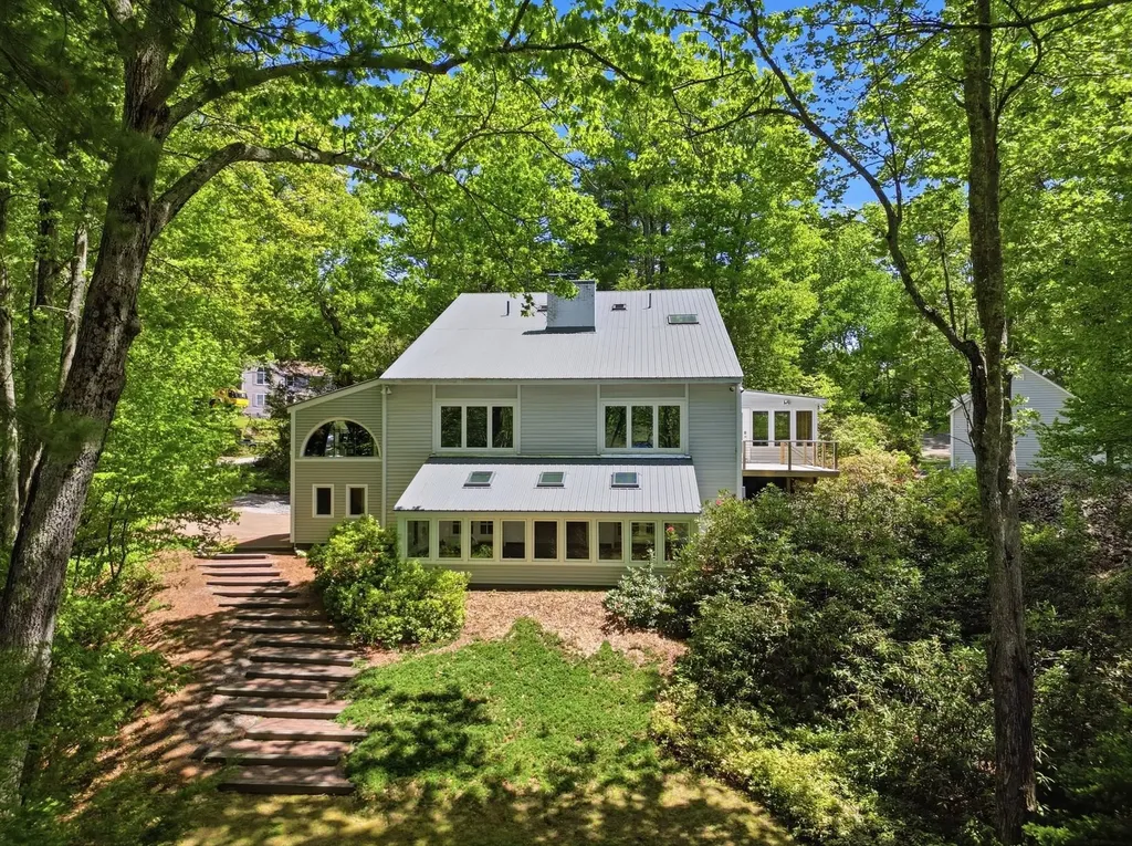 22 Hemlock Circle Sandown NH 03873