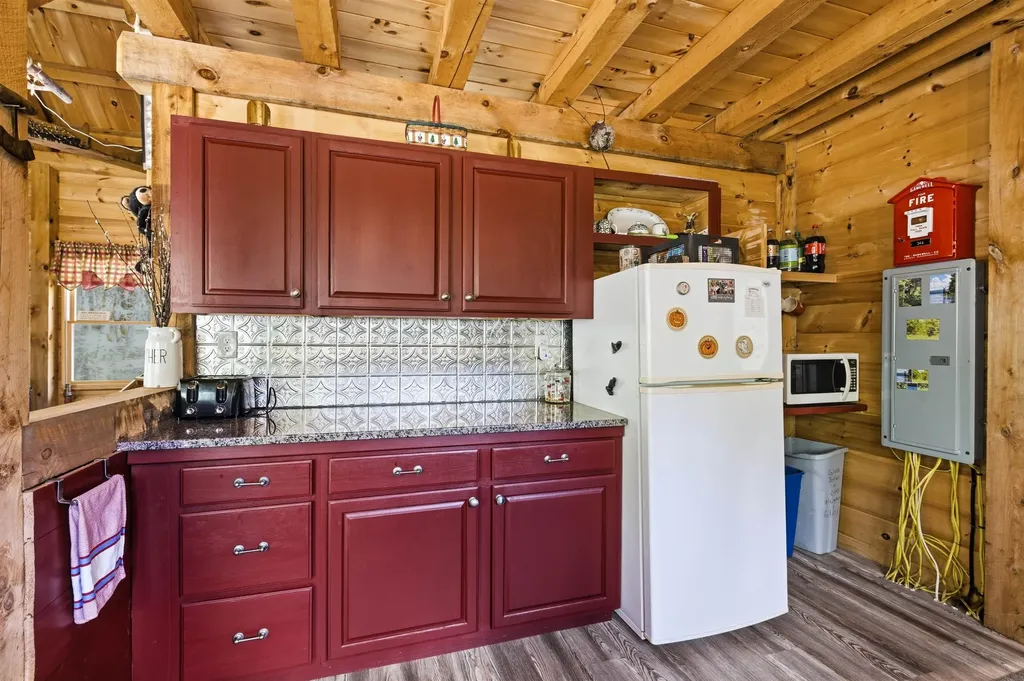 2484 North Main Street Pittsburg NH 03592