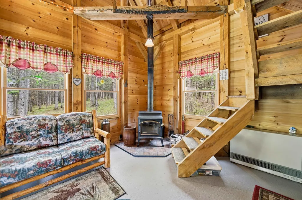 2484 North Main Street Pittsburg NH 03592