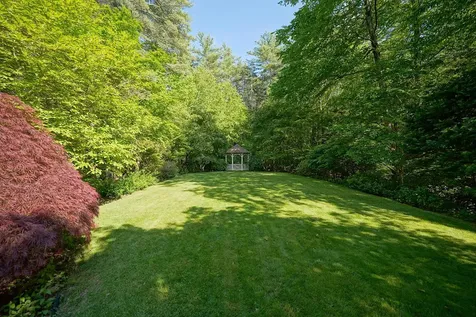 8 Ship Rock Road North Hampton NH 03862