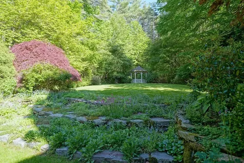 8 Ship Rock Road North Hampton NH 03862