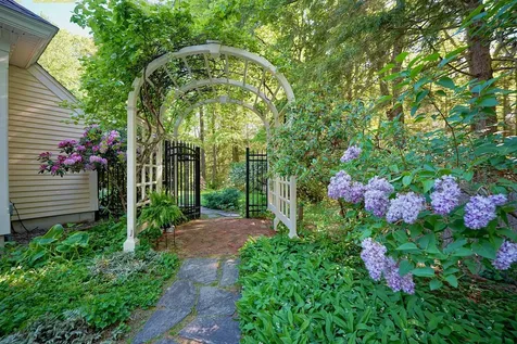 8 Ship Rock Road North Hampton NH 03862