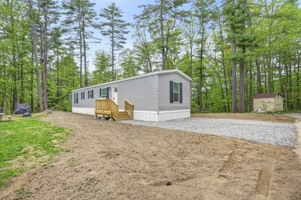 6 Neil Drive Allenstown NH 03275