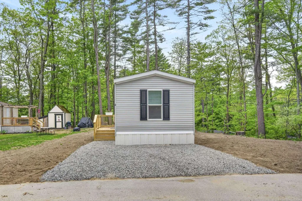 6 Neil Drive Allenstown NH 03275