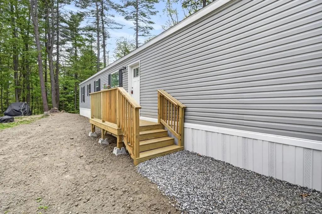 6 Neil Drive Allenstown NH 03275