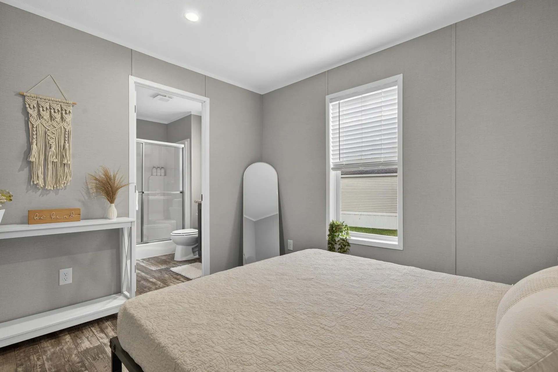 6 Neil Drive Allenstown NH 03275