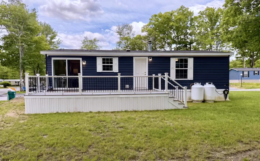 23 South Elderberry Lane Rochester NH 03867