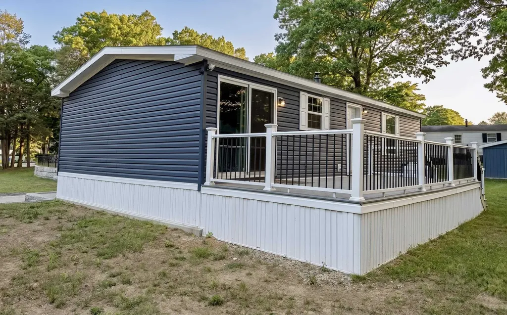 23 South Elderberry Lane Rochester NH 03867
