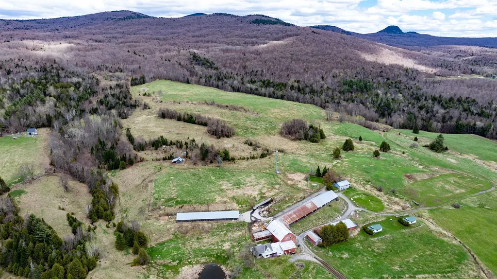 283,318,319,320 Lacross Lane Westmore VT 05860