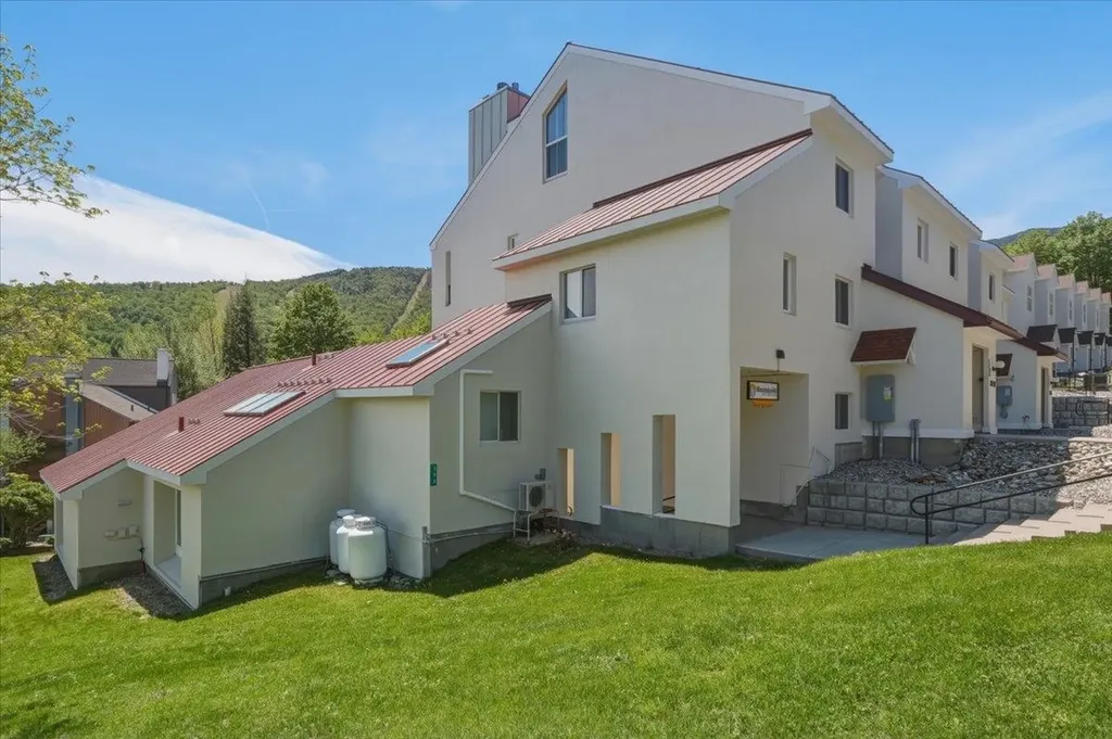 205 Mountainside Drive Warren VT 05674