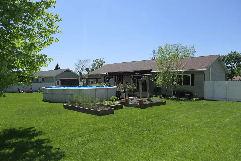 27 Thorpe Avenue Extension St. Albans Town VT 05478