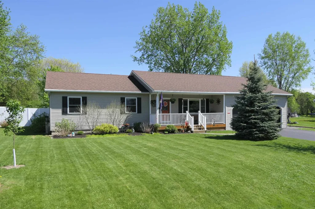 27 Thorpe Avenue Extension St. Albans Town VT 05478