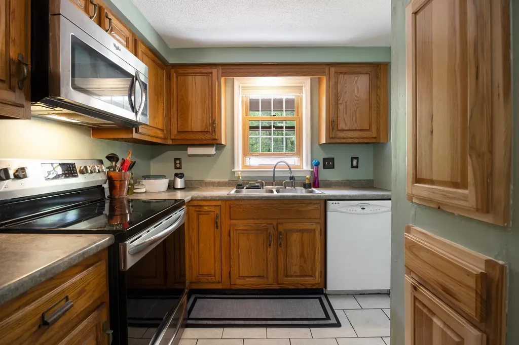 132 Whispering Pines Colchester VT 05446