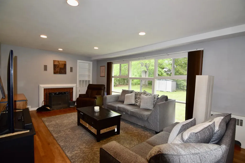 9 Wildwood Avenue Claremont NH 03743