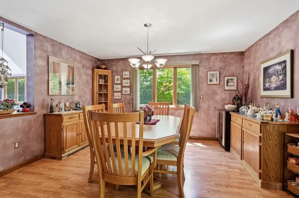 8 Seasons Lane Londonderry NH 03053