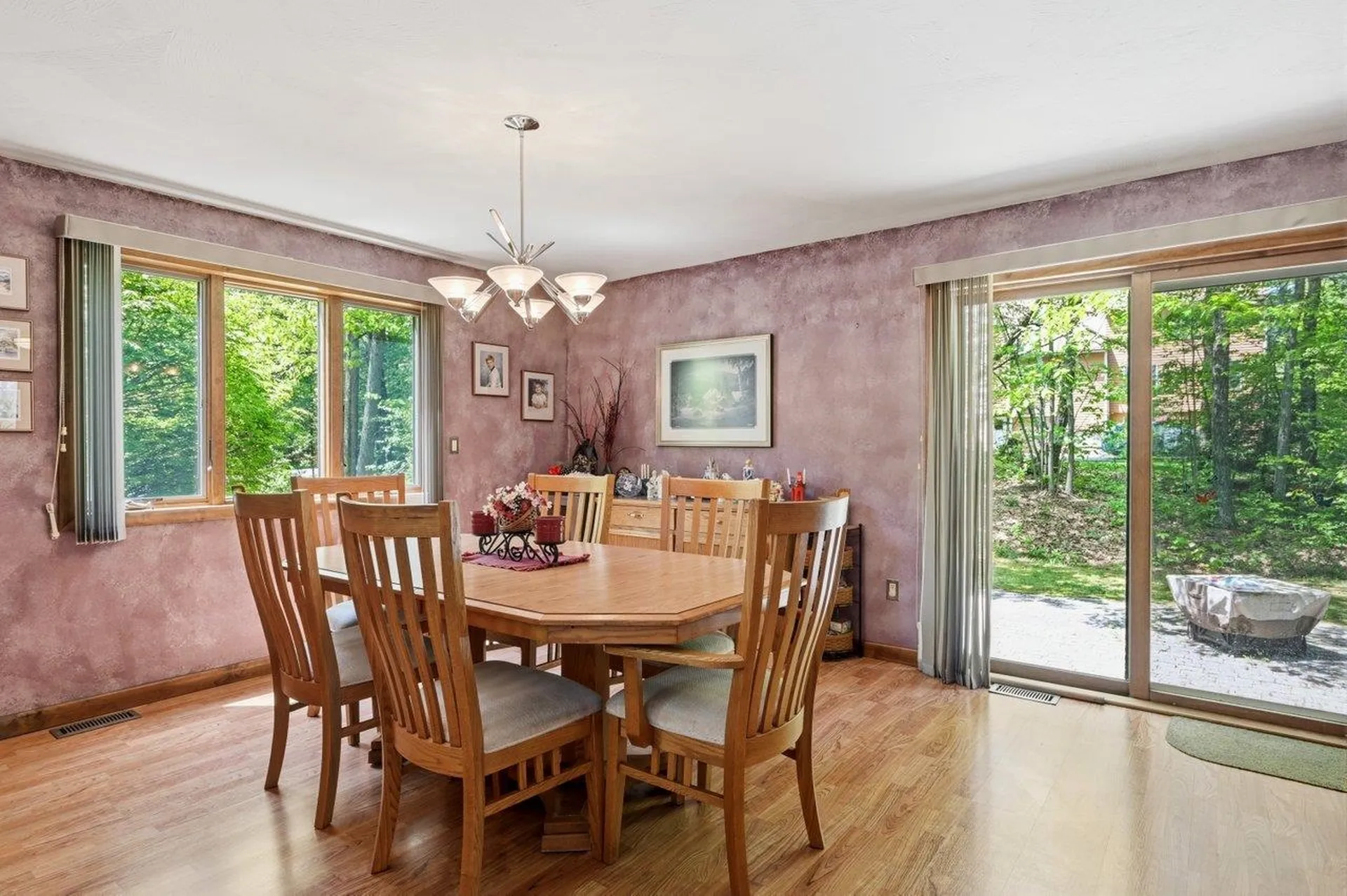 8 Seasons Lane Londonderry NH 03053