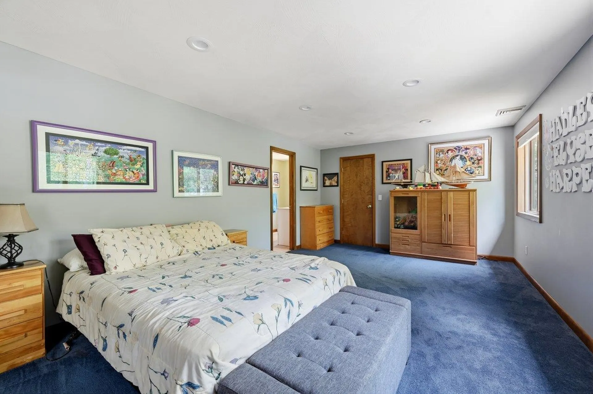 8 Seasons Lane Londonderry NH 03053