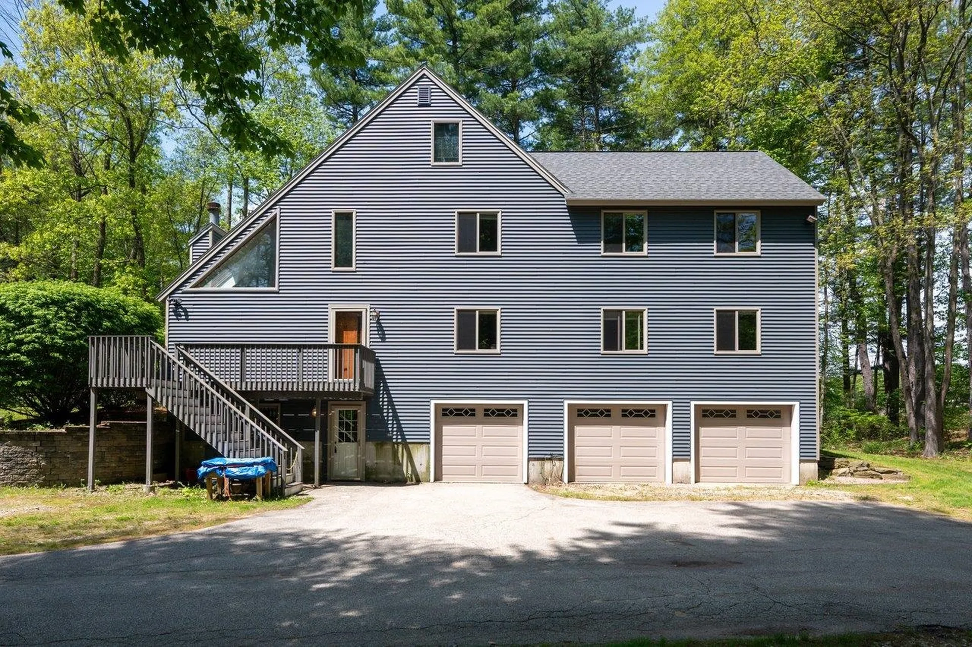 8 Seasons Lane Londonderry NH 03053