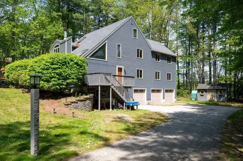 8 Seasons Lane Londonderry NH 03053