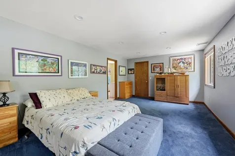 8 Seasons Lane Londonderry NH 03053