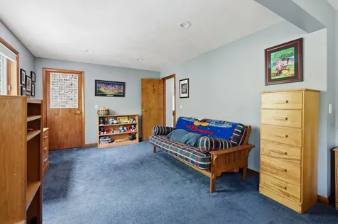 8 Seasons Lane Londonderry NH 03053