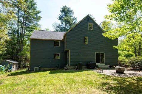 8 Seasons Lane Londonderry NH 03053
