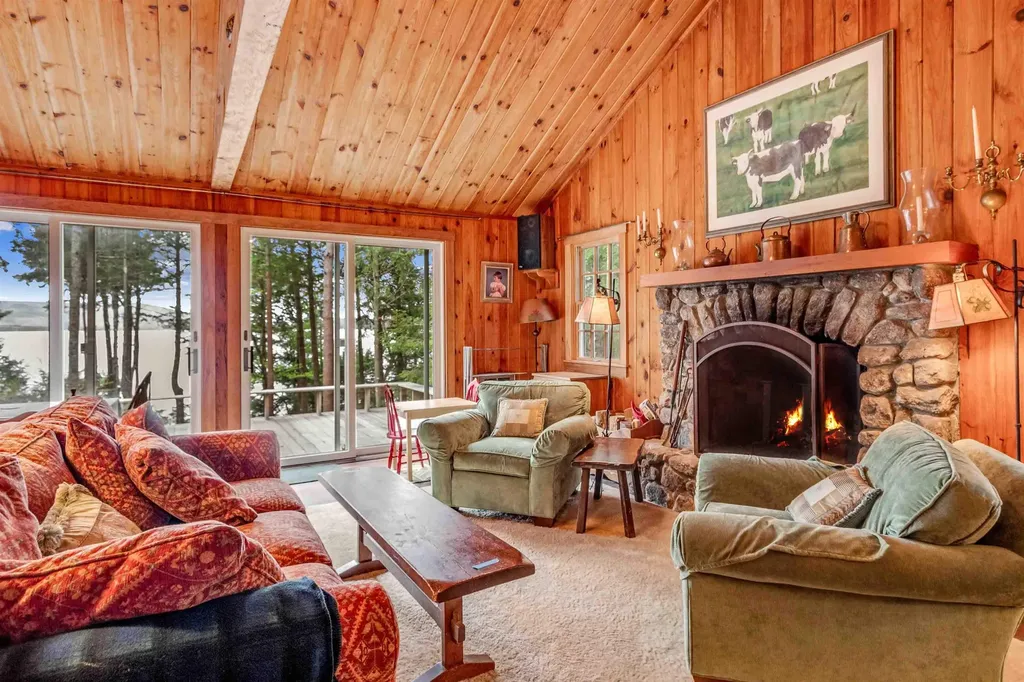 157 Pilothouse Road New London NH 03257