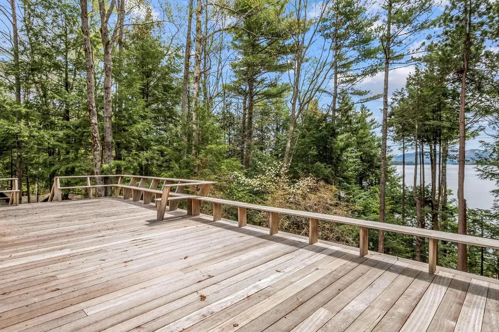 157 Pilothouse Road New London NH 03257