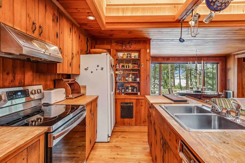 157 Pilothouse Road New London NH 03257