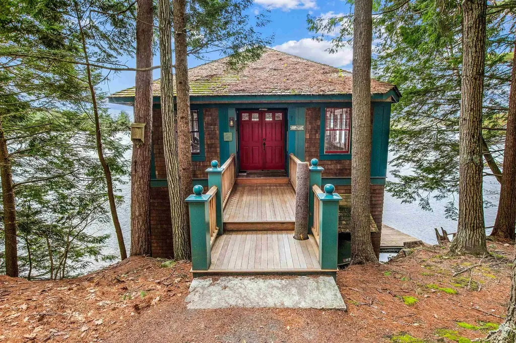 157 Pilothouse Road New London NH 03257