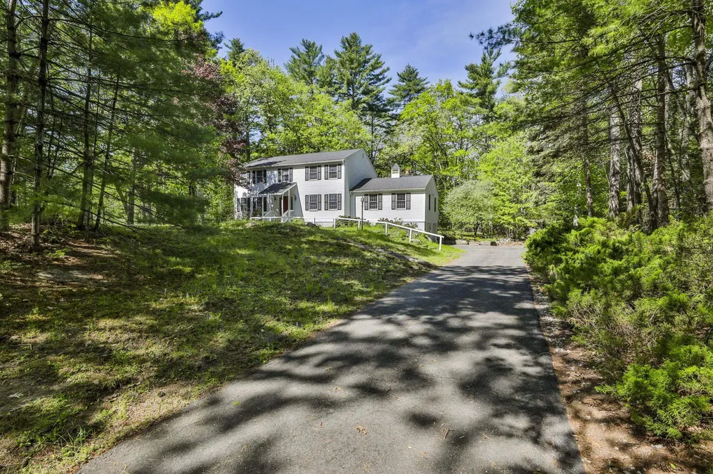 69 Stowell Road Bedford NH 03110