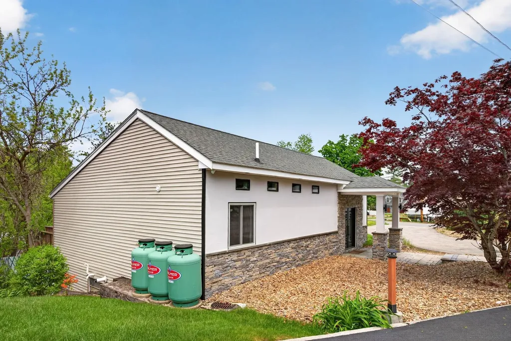 23 Cove Road Salem NH 03079