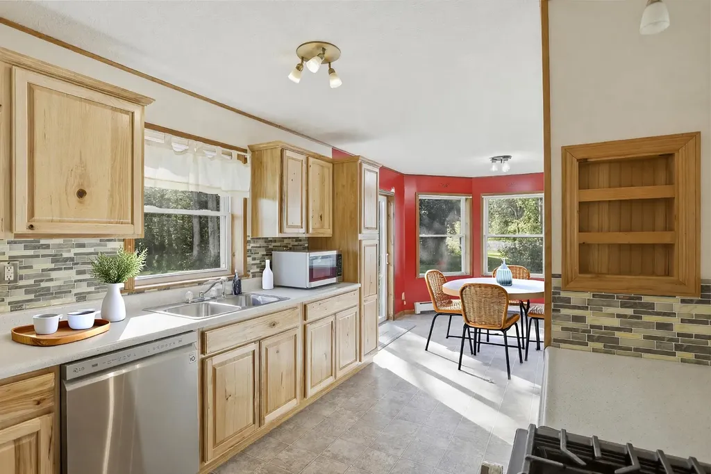 100 Christopher Road Alburgh VT 05440