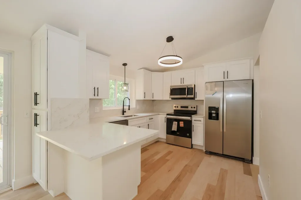 10 Eldorado Circle Nashua NH 03062