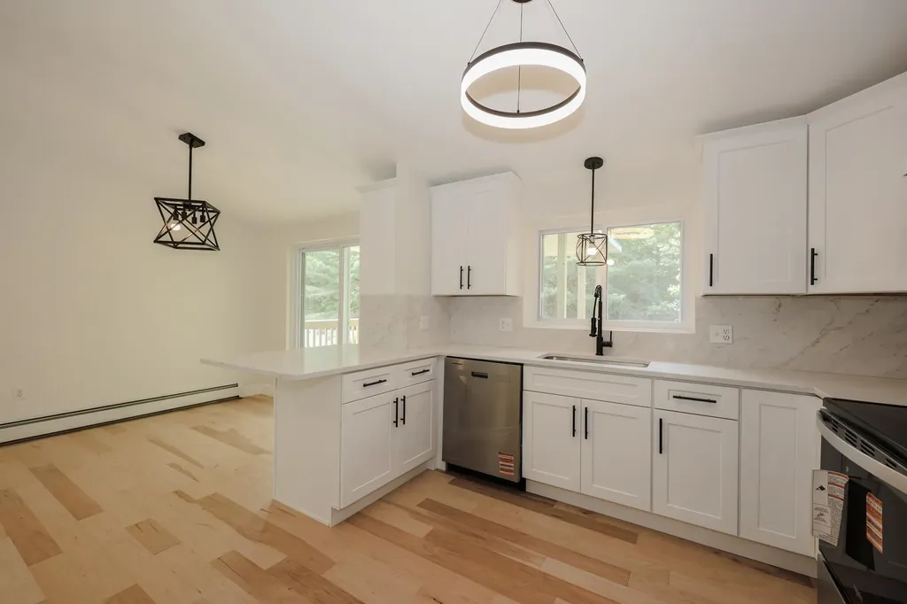10 Eldorado Circle Nashua NH 03062