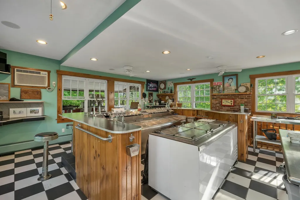 2384 White Mountain Highway Conway NH 03860