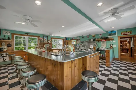2384 White Mountain Highway Conway NH 03860
