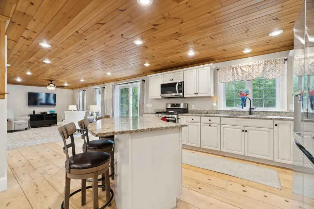 137 Woodland Heights Grantham NH 03753